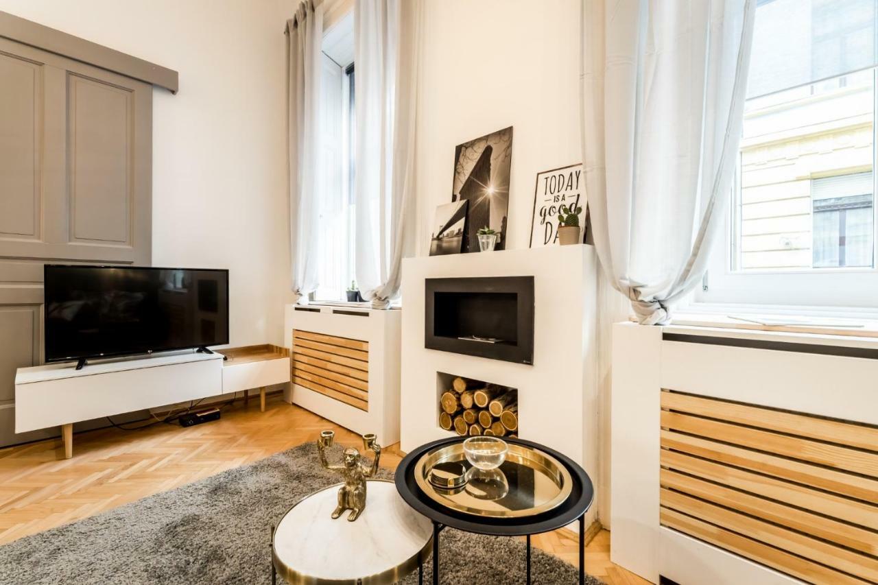 Szerzodesbontas - Industrial Fantasy Apartment