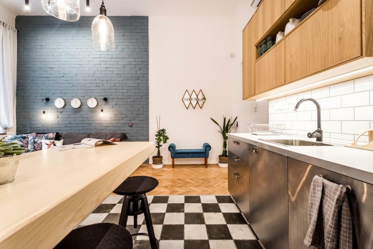 Apartment Szerzodesbontas - Industrial Fantasy