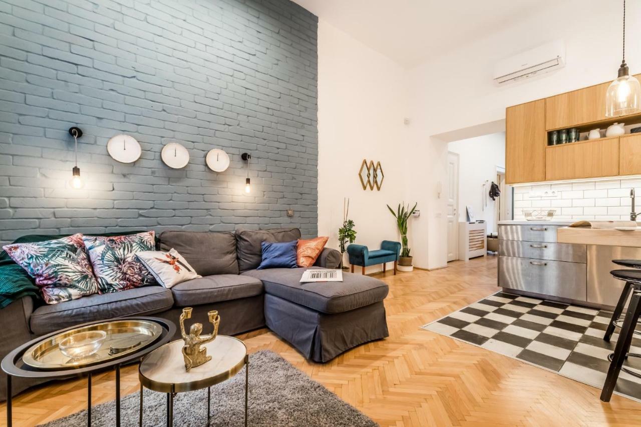 Szerzodesbontas - Industrial Fantasy Apartment *