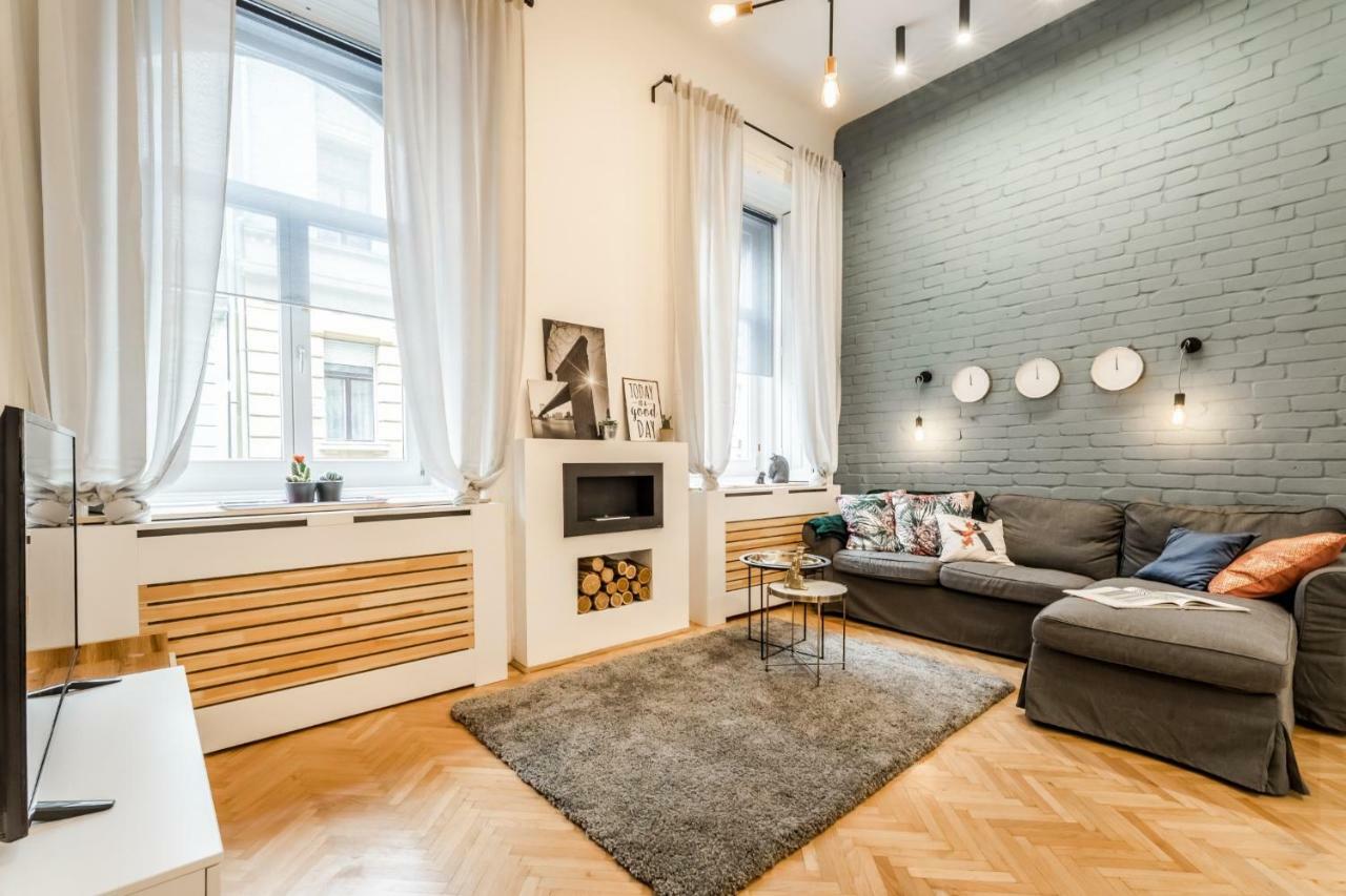 Appartement Szerzodesbontas - Industrial Fantasy *